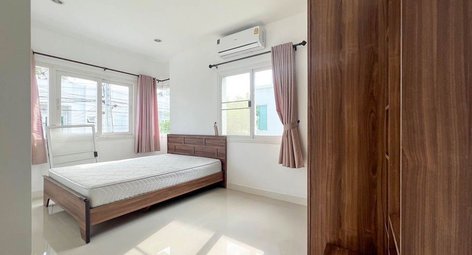 For rent 3 bedrooms townhouse in Mueang Chiang Mai, Chiang Mai