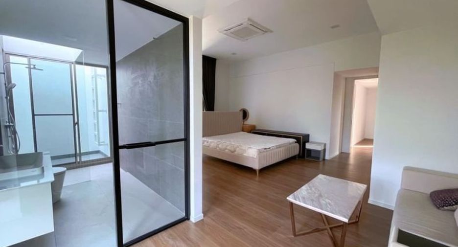 For rent 3 bedrooms house in Huai Khwang, Bangkok