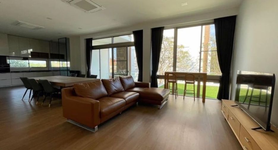 For rent 3 bedrooms house in Huai Khwang, Bangkok