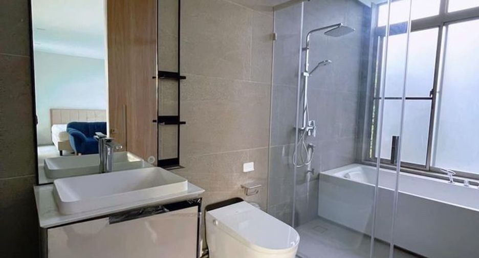 For rent 3 bedrooms house in Huai Khwang, Bangkok