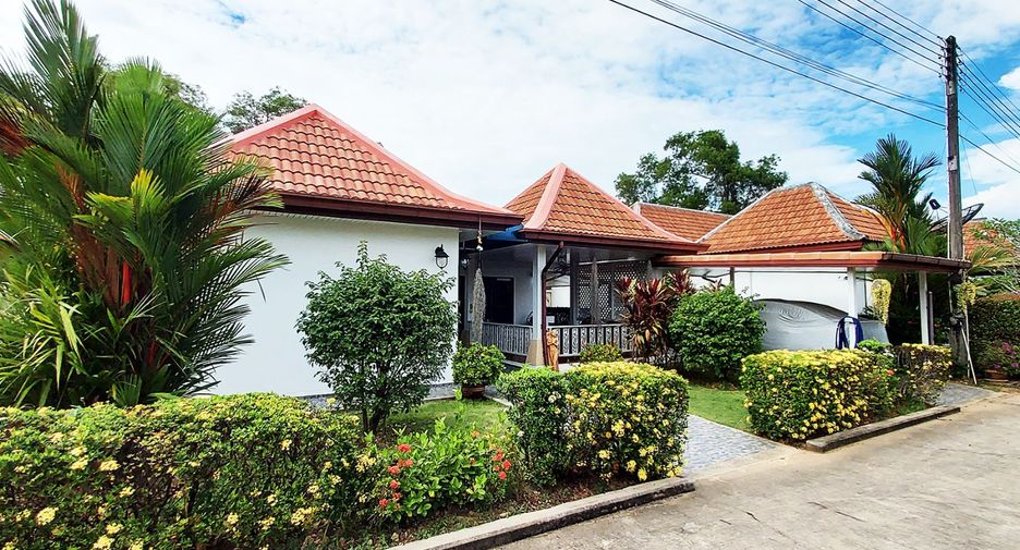 For sale 5 Beds villa in Klaeng, Rayong