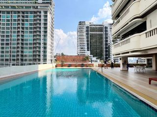 For sale 4 Beds condo in Watthana, Bangkok