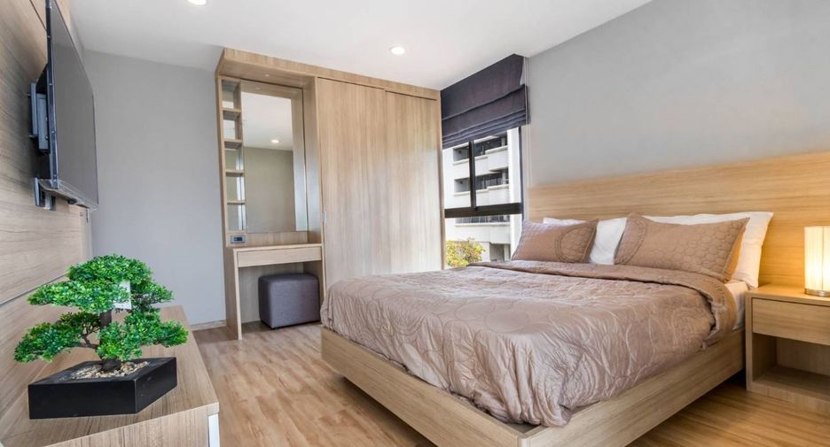 For rent 3 bedrooms condo in Watthana, Bangkok