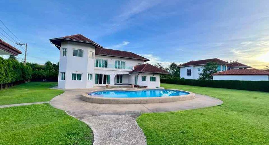 À vendre et à louer 5 chambres villa à Bang Lamung, Chonburi