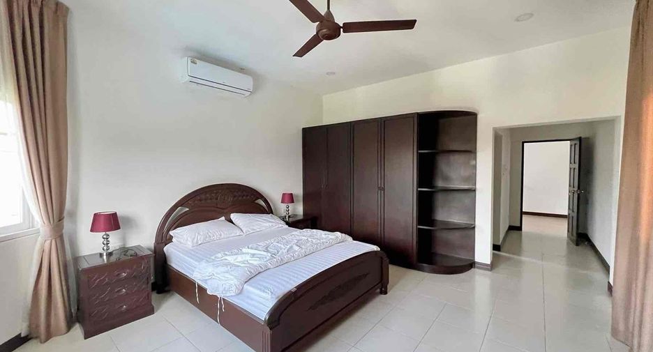 À vendre et à louer 5 chambres villa à Bang Lamung, Chonburi