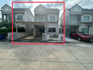 For sale 4 Beds townhouse in Lam Luk Ka, Pathum Thani