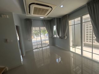 For sale 4 Beds townhouse in Lam Luk Ka, Pathum Thani