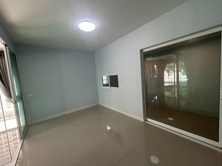 For sale 4 Beds townhouse in Lam Luk Ka, Pathum Thani