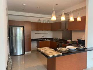 For rent 4 bedrooms apartment in Watthana, Bangkok