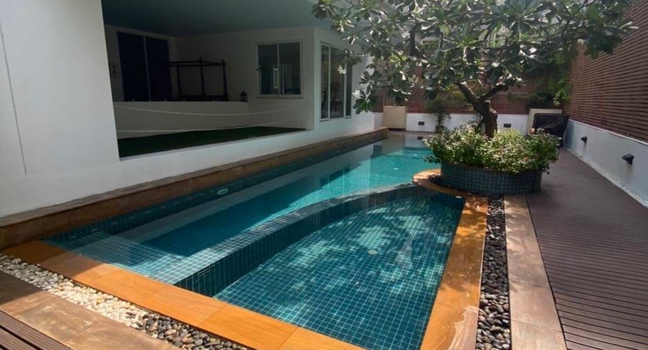 À louer 4 chambres appartement à Watthana, Bangkok