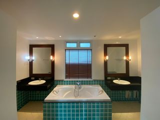 For rent 4 bedrooms apartment in Watthana, Bangkok