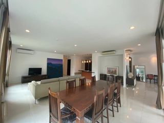 For rent 4 bedrooms apartment in Watthana, Bangkok