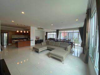 For rent 4 bedrooms apartment in Watthana, Bangkok