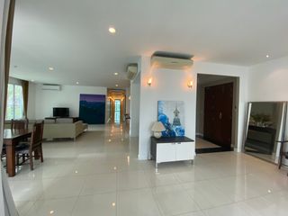 For rent 4 bedrooms apartment in Watthana, Bangkok