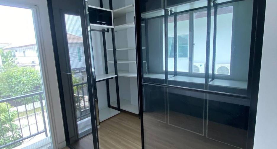 For sale 3 bedrooms house in Prawet, Bangkok
