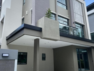 出租 3 卧室 独立屋 在 Phra Khanong, 曼谷