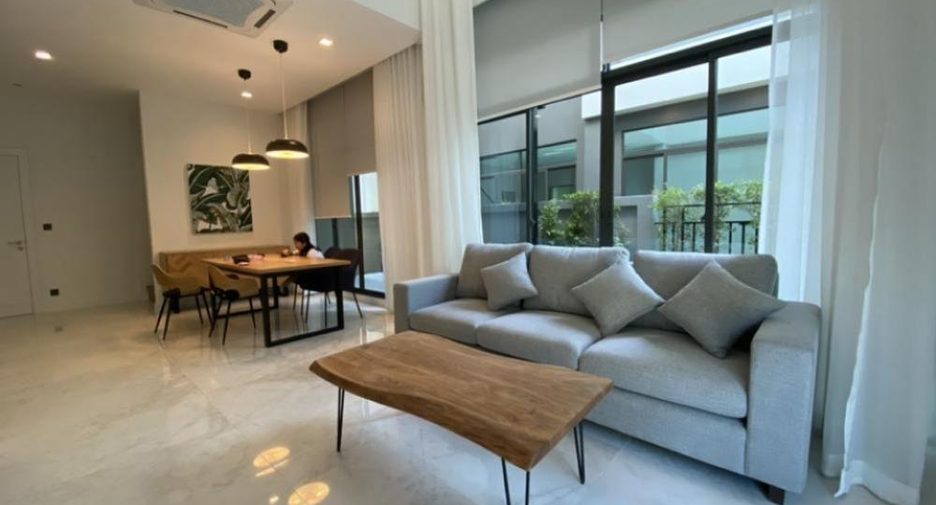 出租 3 卧室 独立屋 在 Phra Khanong, 曼谷