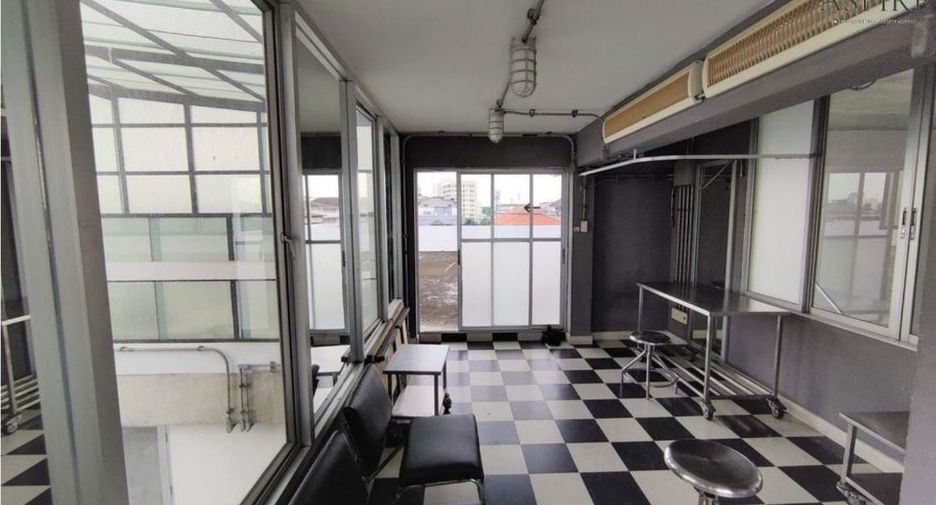 For sale 15 bed office in Watthana, Bangkok