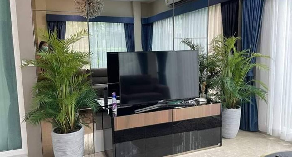For rent 5 bedrooms house in Saphan Sung, Bangkok