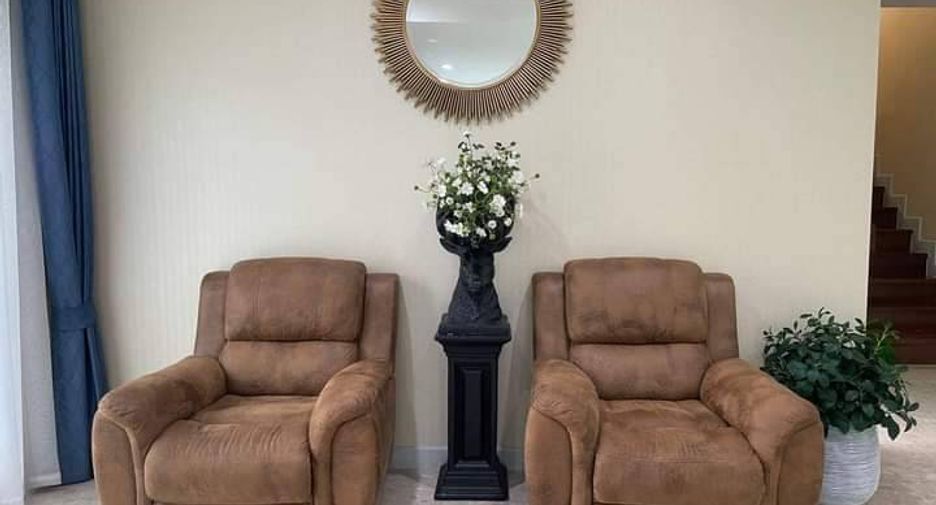 For rent 5 bedrooms house in Saphan Sung, Bangkok