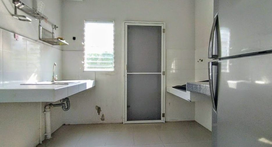 Casa en alquiler de 3 habitaciones en Bang Bo, Samut Prakan