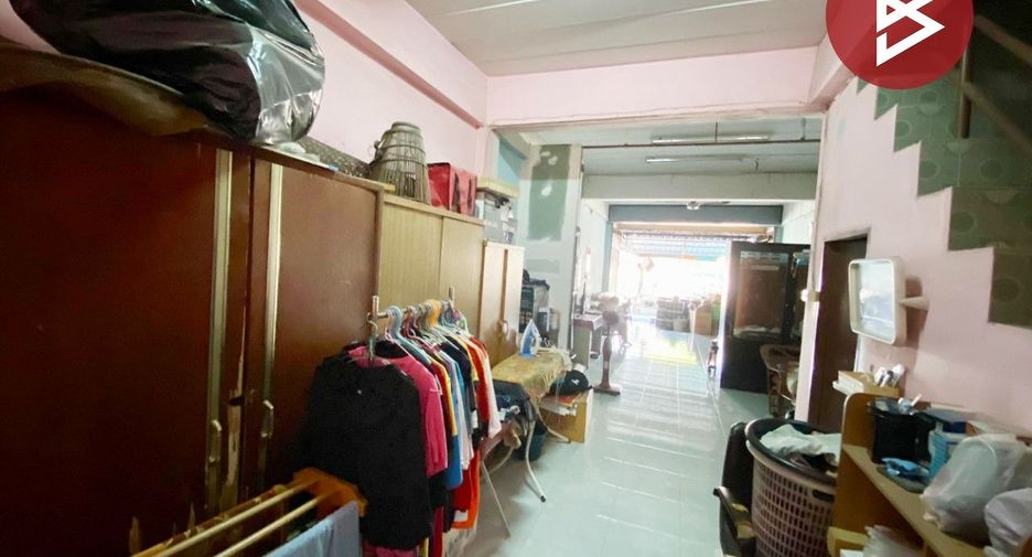 For sale 2 bed retail Space in Mueang Samut Sakhon, Samut Sakhon