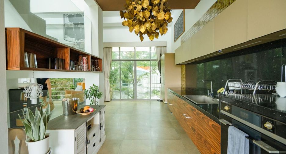 For rent 4 bedrooms villa in Mueang Phuket, Phuket