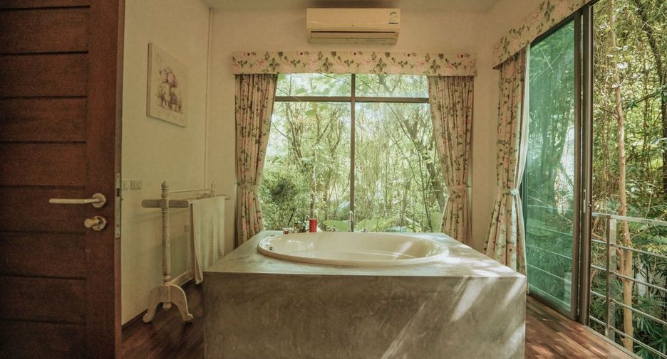 For rent 4 bedrooms villa in Mueang Phuket, Phuket