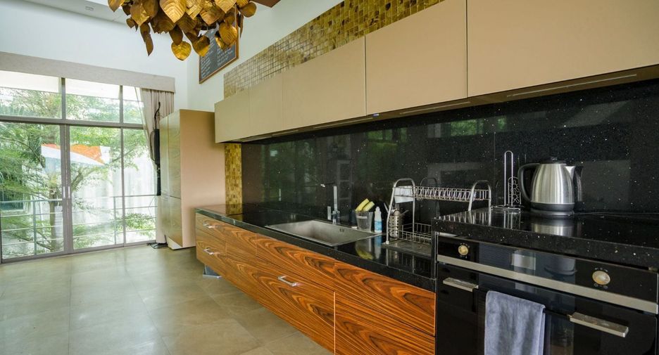 For rent 4 bedrooms villa in Mueang Phuket, Phuket