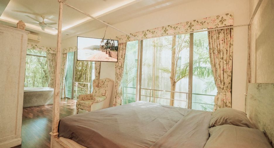 For rent 4 bedrooms villa in Mueang Phuket, Phuket