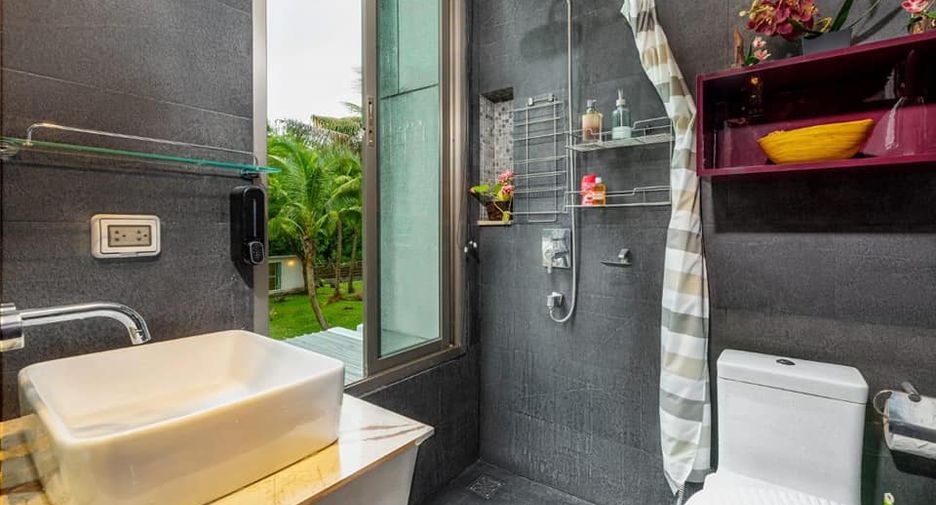 For rent 4 bedrooms villa in Mueang Phuket, Phuket
