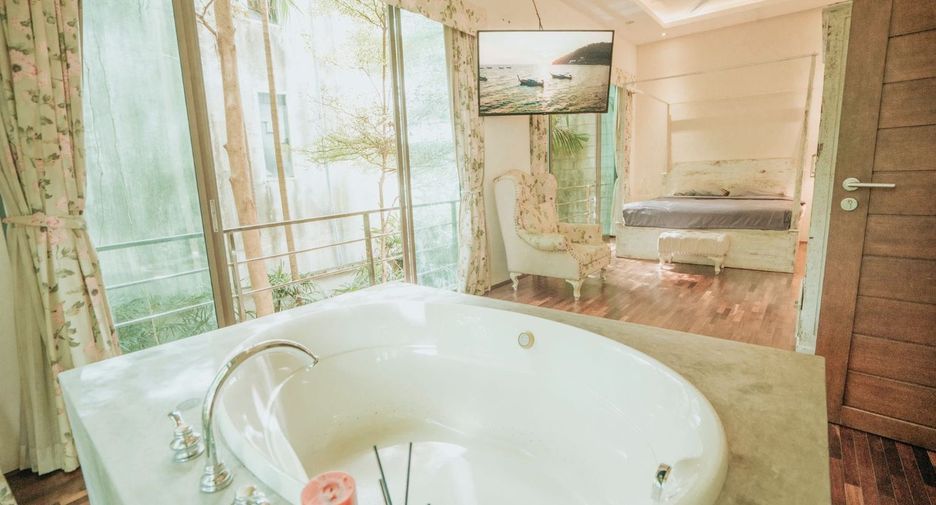 For rent 4 bedrooms villa in Mueang Phuket, Phuket