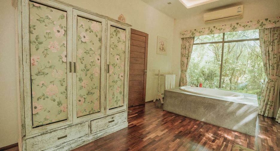 For rent 4 bedrooms villa in Mueang Phuket, Phuket