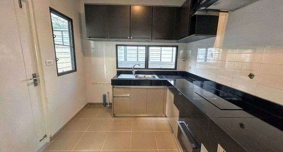 For rent and for sale 3 bed house in Khan Na Yao, Bangkok