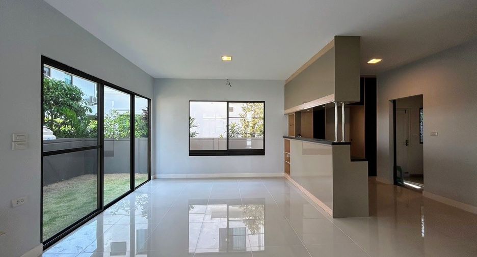 For rent そして for sale 3 Beds house in Khan Na Yao, Bangkok
