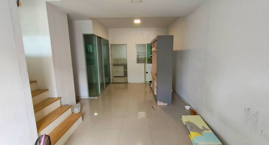For sale 4 Beds townhouse in Khlong Luang, Pathum Thani