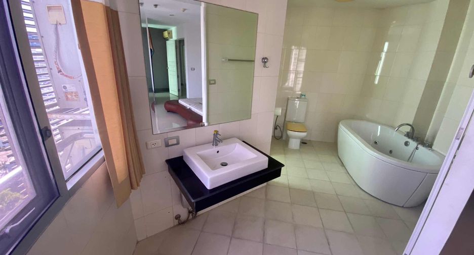 Wohnung zur Miete und zum Kauf mit 3 Zimmer in Watthana, Bangkok