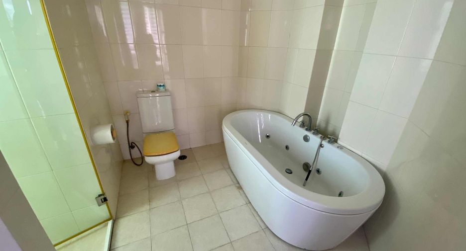 Wohnung zur Miete und zum Kauf mit 3 Zimmer in Watthana, Bangkok