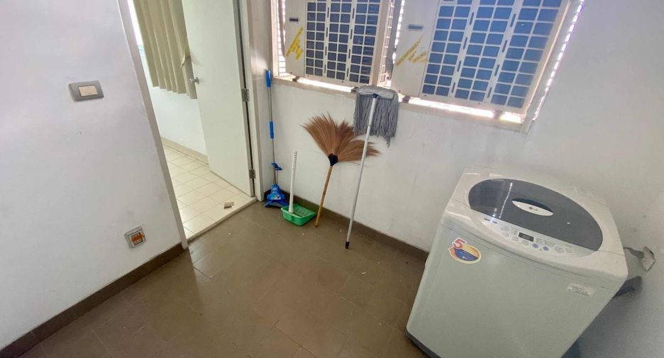 Wohnung zur Miete und zum Kauf mit 3 Zimmer in Watthana, Bangkok