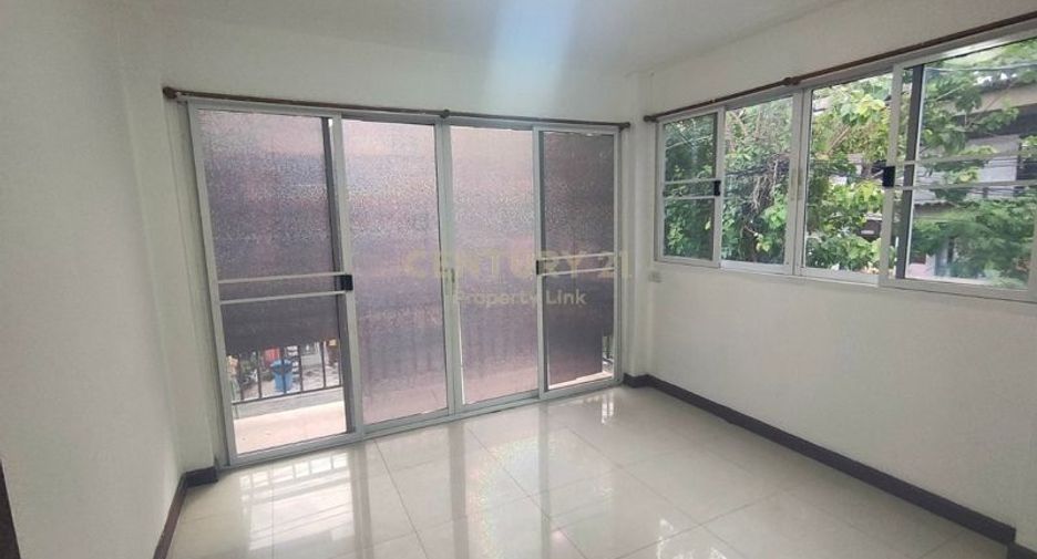 For rent 3 bedrooms townhouse in Chatuchak, Bangkok
