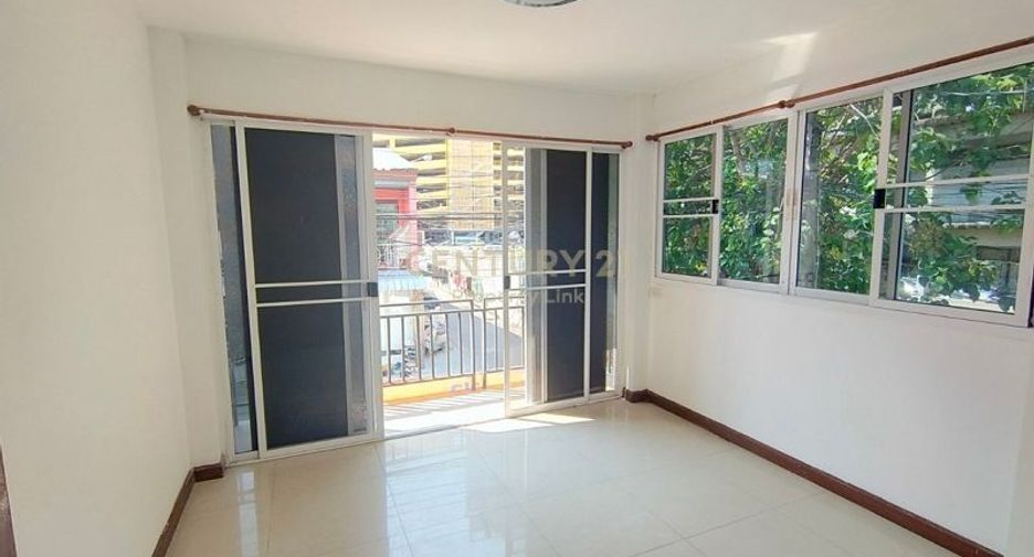 For rent 3 bedrooms townhouse in Chatuchak, Bangkok