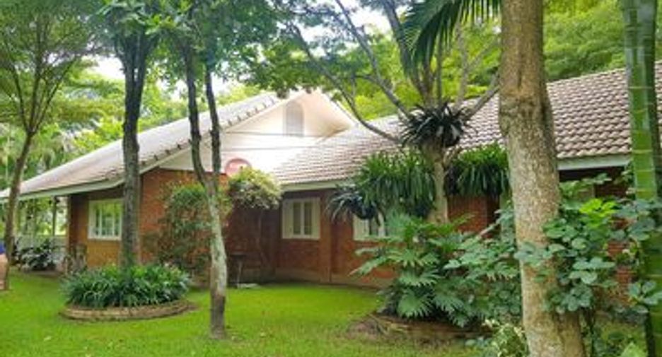 For sale 6 bed house in Mueang Lamphun, Lamphun