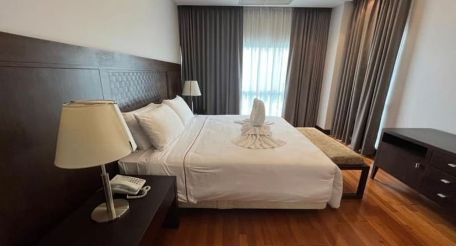 For rent 4 bedrooms condo in Pathum Wan, Bangkok