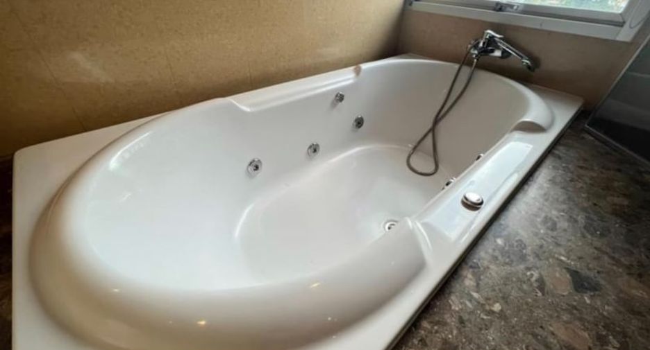 For rent 4 bedrooms condo in Pathum Wan, Bangkok