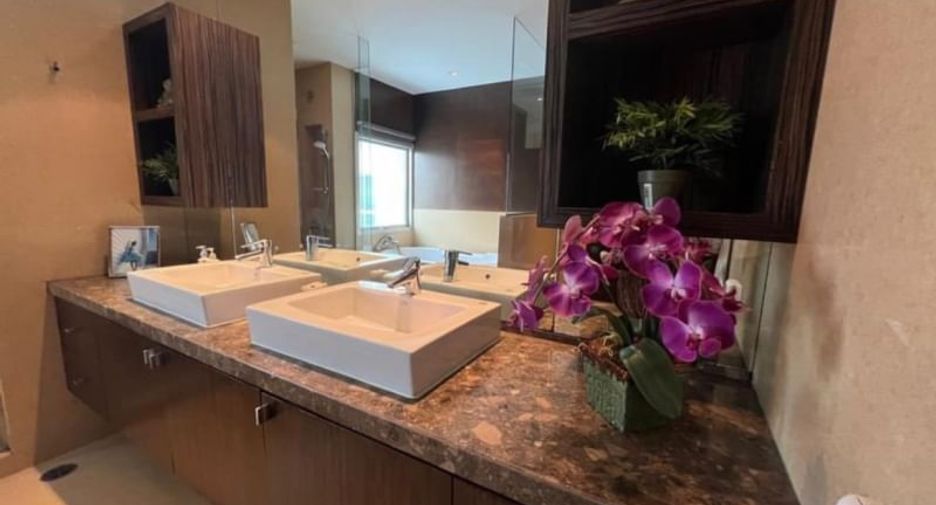 For rent 4 bedrooms condo in Pathum Wan, Bangkok
