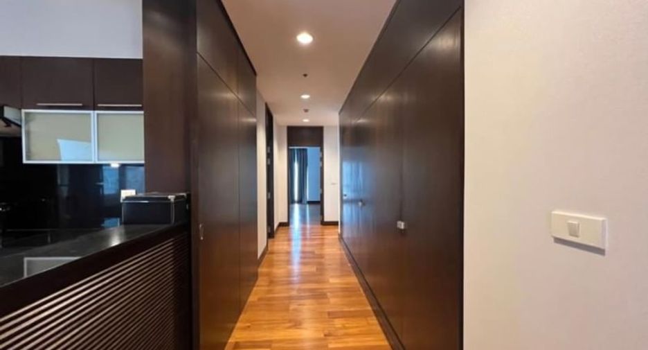 For rent 4 bedrooms condo in Pathum Wan, Bangkok