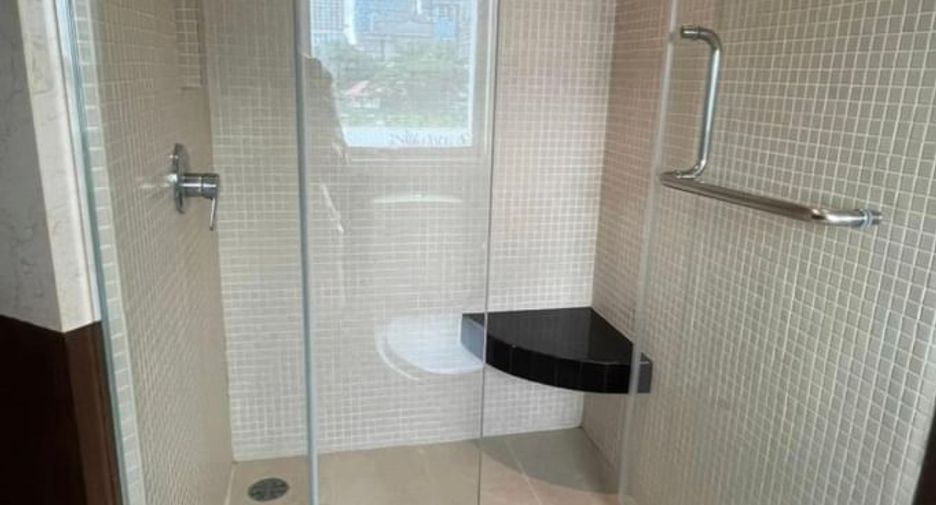 For rent 4 bedrooms condo in Pathum Wan, Bangkok