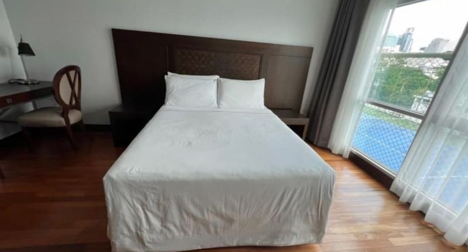 For rent 4 bedrooms condo in Pathum Wan, Bangkok