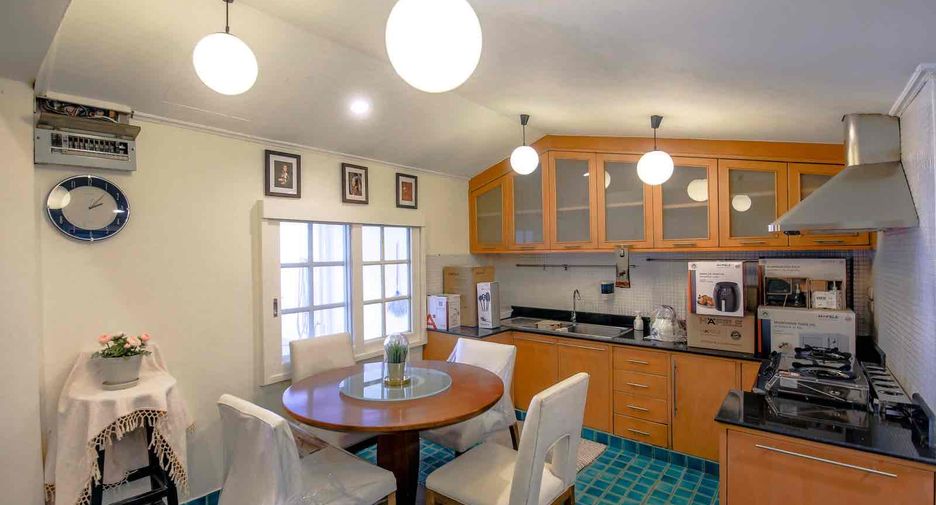 For rent 2 bedrooms house in Saphan Sung, Bangkok