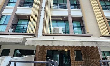 For rent and for sale 3 bed townhouse in Phasi Charoen, Bangkok